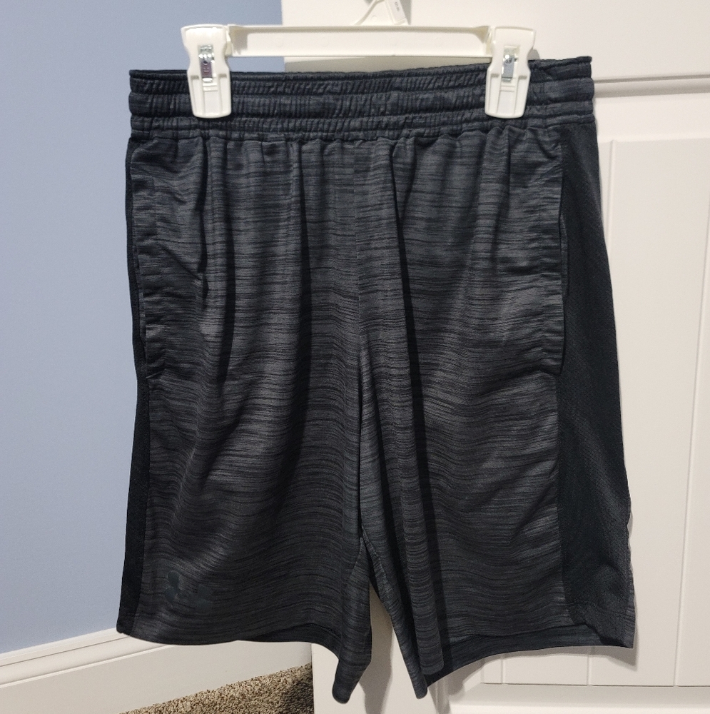 Men's Black Under Armour Athletic Shorts Size Small